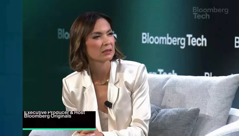 Asha Sharma en Bloomberg: «Ser número uno en gaming», exclusivos bajo análisis caso por caso